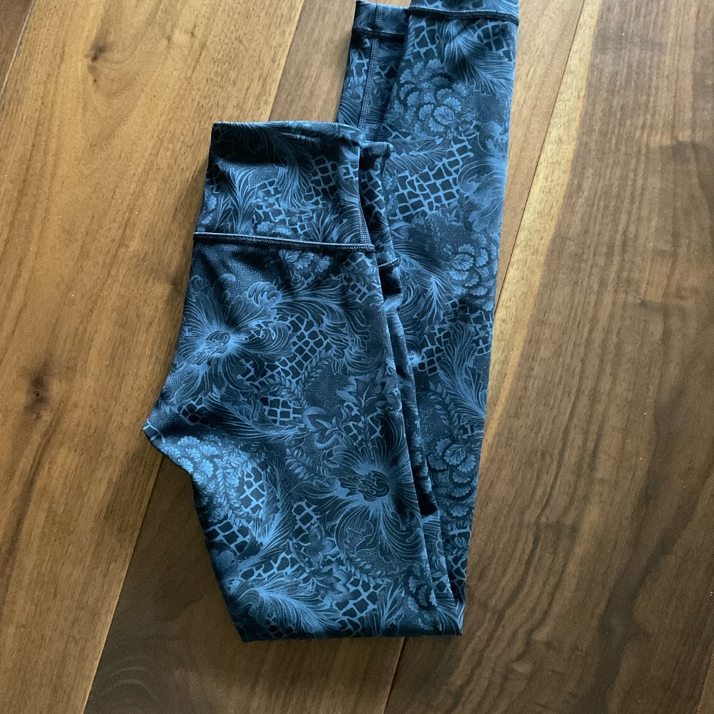 Lululemon pattern Legging size 2